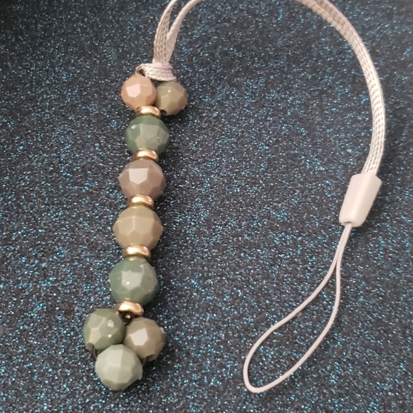 Beaded Phone Charm - Picture 4 of 4